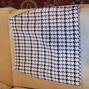 White House Black Market wool skirt, white w/ pattern, size 4, fitted